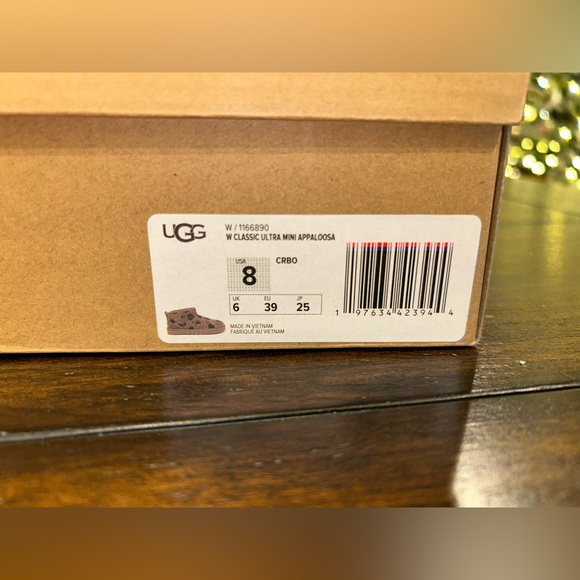 Brand new never worn ultra mini uggs! - Picture 3 of 10